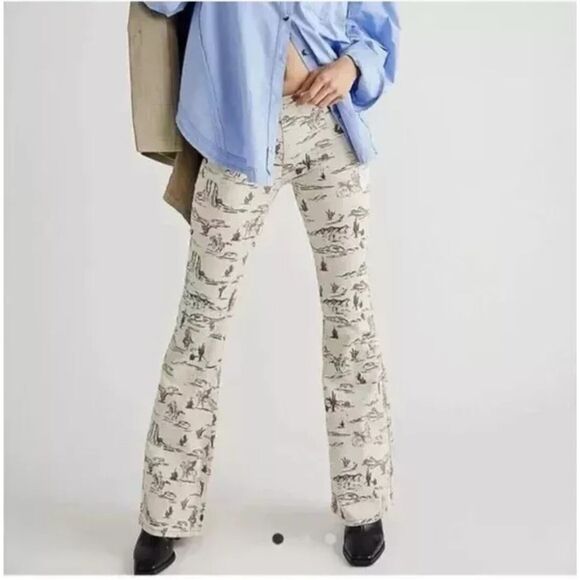 New Free People Penny Pull-On Printed Flare Jeans Size 31 - Picture 1 of 9